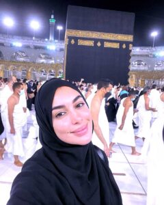 محمود حسونة يكتب: الفنانون وتريند (العمرة).. الجدل والرياء !