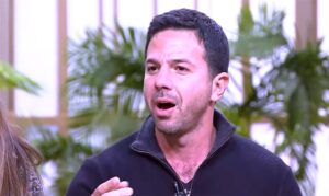 (عمر الشناوي): لست مع فكرة خيانة الرجل لزوجته.. بالعكس أستنكرها تماما!