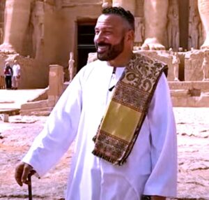 الفنان (محمد خميس): حبي للآثار والحضارة المصرية بدأ من موسوعة الدكتور (سليم حسن)