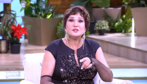 تكريم الفنانة الكبيرة (لبلبة) بمهرجان أسوان الدولي لأفلام المرأة
