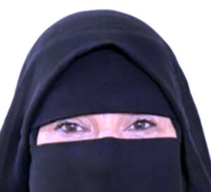 (فاطمة جعفر): كتبت (شنطة سفر) لأنغام، وأنا في المطبخ بأغسل الأطباق وأبكي!