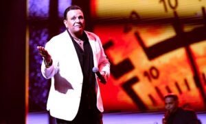 ليلة (كاسيت 90) تنجح في استعادة الإرث الفني للتسعينات بأسلوب احترافي