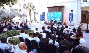 (الجامعة الأمريكية) تمنح شهادة في إدارة صناعة السينما