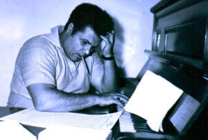 (جمال إسماعيل).. أجاد تجسيد كل الأدوار والحمامة أدخلته الفن رغم اعتراض أسرته (1/2)