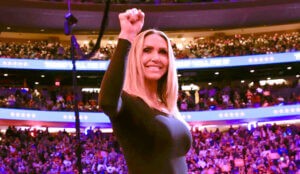 بهاء الدين يوسف يكتب: (محمد رمضان) كاذب أم جاهل؟!