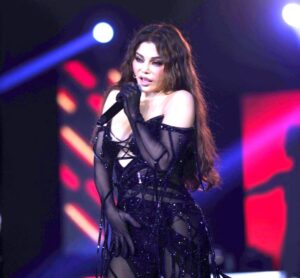 (هيفاء وهبي) تشعل أجواء حفلها كامل العدد في بيروت