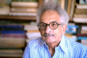 محمد الروبي يكتب: (صنع الله إبراهيم).. المتلصص الذي هزم الموت