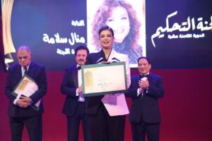 جوائز الدورة الـ 18 لـ (المهرجان القومي للمسرح) تنتصر لنجوم الظل على مشاهير الفن