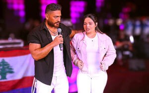 (تامر حسني) يُستقبل بالورود والدبكة اللبنانية في لبنان ويغني (كيفك أنت) لزياد الرحباني