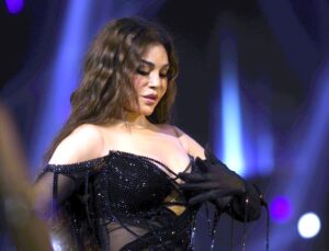 (هيفاء وهبي) تشعل أجواء حفلها كامل العدد في بيروت