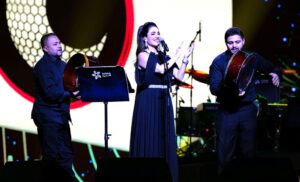 ليلة (كاسيت 90) تنجح في استعادة الإرث الفني للتسعينات بأسلوب احترافي