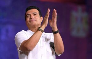 (كنزي تركي) تشارك إيهاب توفيق) بدويتو مميز في مهرجان القلعة الـ (33)