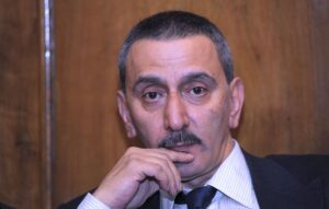 (طارق فؤاد) يرثي (زياد الرحباني) بقصيدة من كلماته وألحانه وغنائه