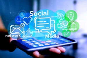 بهاء الدين يوسف يكتب: تناقضات (المصريين) في زمن (السوشيال ميديا)