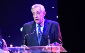 11 فنانا منهم (رفيق، والمنصور والرميحي، وإقبال)، يكرمهم (المسرح التجريبي)