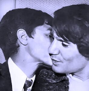 في ذكرى رحيله الـ 30 (عماد عبد الحليم) طائر الغناء الحزين الذي رحل وفي قلبه جرح!