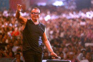 مهرجان (العلمين): حفلات الغرض منها نفخ جيوب المطربيين بالمال وليس أكثر من هذا؟!