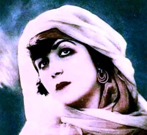 (أمهات السينما).. قناديل أضئن الشاشة الفضية رغم سلبيات وانحراف بعضهن (2/2)