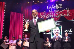 (أشرف عبدالباقي) يغير اسم مسلسله (ولد وبنت وشايب) لتشابهه مع سهرة تليفزيونية