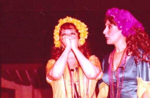 نكشف سر انسحاب أحمد زكي وشويكار وحسن مصطفى من مسرحية (ريا وسكينة)