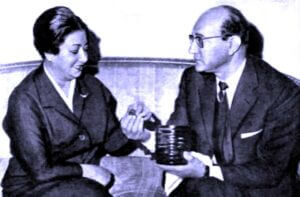 (محمد ثروت، الحجار، وهاني شاكر، والحلو والكينج) تفوقوا على (أم كلثوم)، و( (عبد الوهاب)