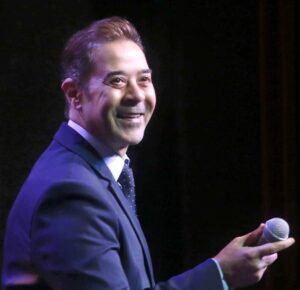 (محمد ثروت، الحجار، وهاني شاكر، والحلو والكينج) تفوقوا على (أم كلثوم)، و( (عبد الوهاب)