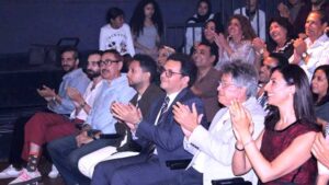 وزير الثقافة وطارق نور، يشيدان بأداء المواهب الشابة في مسرحية (حواديت)