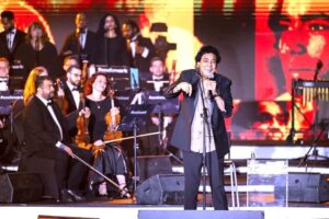 (محمد ثروت، الحجار، وهاني شاكر، والحلو والكينج) تفوقوا على (أم كلثوم)، و( (عبد الوهاب)