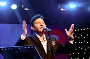 (محمد ثروت، الحجار، وهاني شاكر، والحلو والكينج) تفوقوا على (أم كلثوم)، و( (عبد الوهاب)