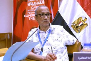 مهرجان المسرح التجريبي يرد الجميل للمقكر والناقد المغربي (حسن المنيعي)