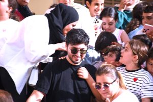 (محمد فضل شاكر) يسعد أطفال (جمعية رعاية اليتيم) بصوته