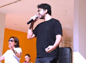 (محمد فضل شاكر) يسعد أطفال (جمعية رعاية اليتيم) بصوته