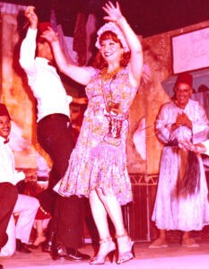 نكشف سر انسحاب أحمد زكي وشويكار وحسن مصطفى من مسرحية (ريا وسكينة)