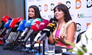 اختيار الفنانة المغربية (منى فتو) كسفيرة رسمية لعلامتي DCAP  وDWHITE