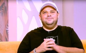 (مدحت تيخا) إن العلاقة الزوجية تقوم على المودة والرحمة