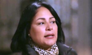 الفنانة (فاطمة محمد علي) تبكي على الهواء مباشرة بسبب أغنيتها (سوق العبور)