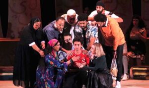 وزير الثقافة وطارق نور، يشيدان بأداء المواهب الشابة في مسرحية (حواديت)