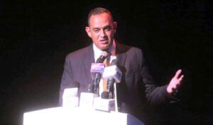 (أحمد هنو) يكرم الرموز الإبداعية التي كان لها إسهام بارز في تطوير المسرح المدرسي