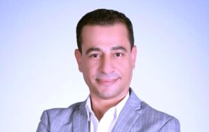 (مسرح الهواة) يكرم (محمد الصاوي، وحنان يوسف، ألفت إمام، سامية حبيب، وهشام عطوة)