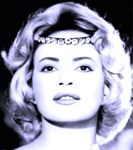 الفاتنة (هند رستم).. قليلا ما رأيناها تقوم بدور الأم في سنوات نجوميتها الأولى