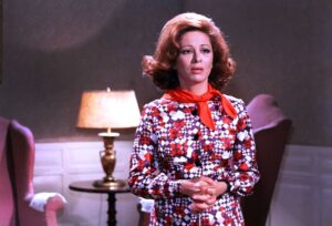 (فاتن حمامة).. نجحت في تقديم شرائح مختلفة للأم المثقفة، والبسيطة، والراقية (2 /2)