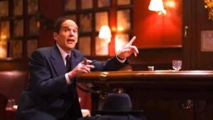 حنان أبو الضياء تكتب: (القمر الأزرق) بين المزاح والتلميحات... والحقائق اللاذعة