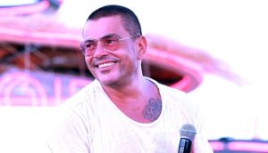 رضا العربي يكتب: (عمرو دياب) في عيد ميلاده الرابع والستين.. السنين والحنين!