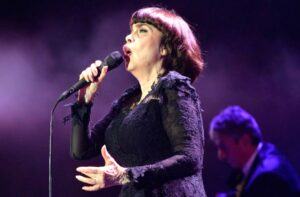 (ميراي ماتيو).. أسطورة فرنسا الغنائية تحتفل بـ 60 عاما على انطلاقتها الغنائية