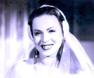 الفاتنة (هند رستم).. قليلا ما رأيناها تقوم بدور الأم في سنوات نجوميتها الأولى