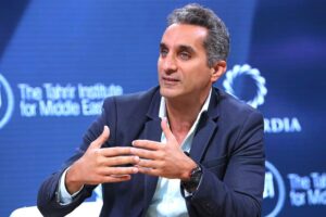 (باسم يوسف) يطل في البحرين بشكل ساخر من خلال عرض كوميدي