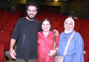 (ماجدة زكي) تساند نجلها المخرج (أحمد أبو رية) في مهرجان نقابة المهن التمثيلية للمسرح المصري