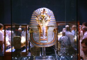 محمد شمروخ يكتب: وليه اسم (نجيب محفوظ) من الأساس؟!