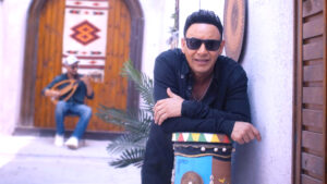 (مصطفى قمر) يعود بقوة إلى الساحة الغنائية بخطة طرح جديدة لألبومه المنتظر