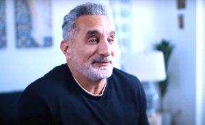 (باسم يوسف): أكبر خطأ ارتكبه في حياتي ، أني علّمت والدتي كيفية الدخول إلى موقع (يوتيوب) !